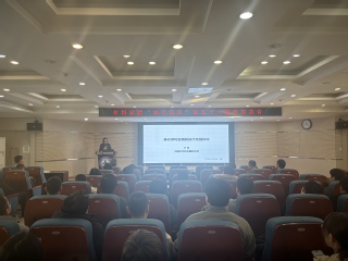 卢磊教授应邀为森林舞会游戏
师生作学...